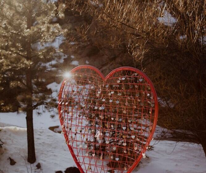 בית מלון כפרי Highland Haven Creekside Inn