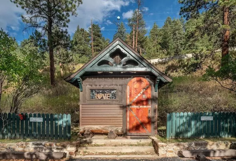 בית מלון כפרי Highland Haven Creekside Inn