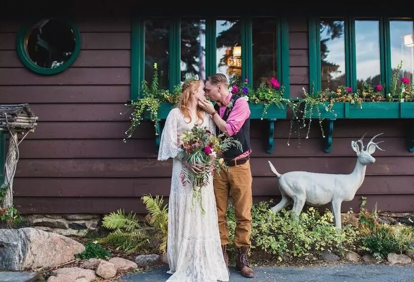 בית מלון כפרי Highland Haven Creekside Inn