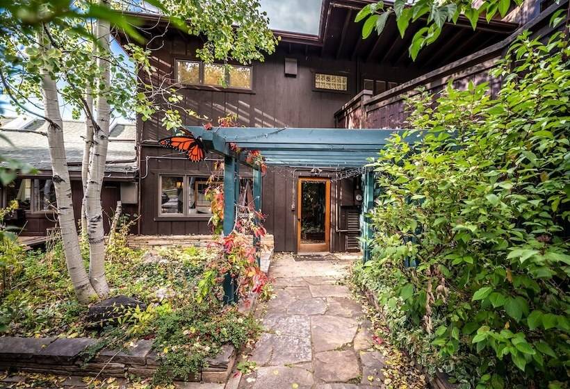 בית מלון כפרי Highland Haven Creekside Inn