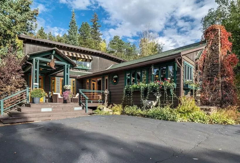 בית מלון כפרי Highland Haven Creekside Inn