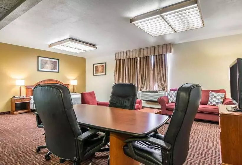 בית מלון כפרי Quality Inn Colorado Springs South