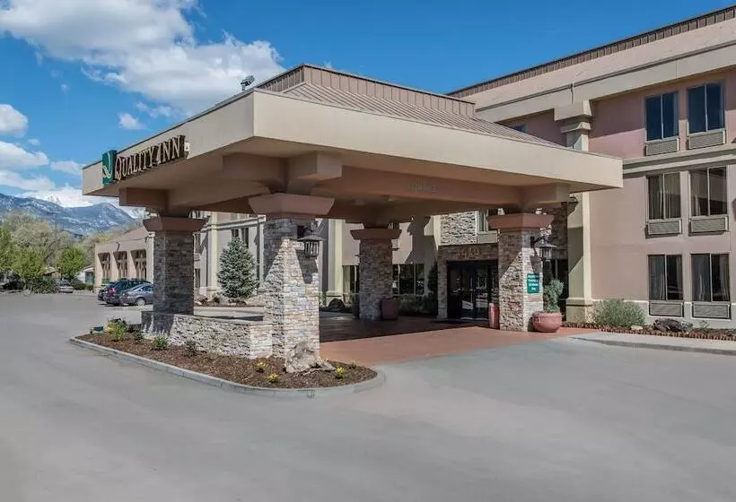 בית מלון כפרי Quality Inn Colorado Springs South