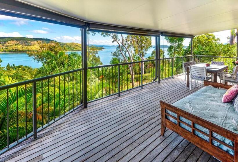 Heliconia 10 Newly Renovated Centrally Located House Hamilton Island