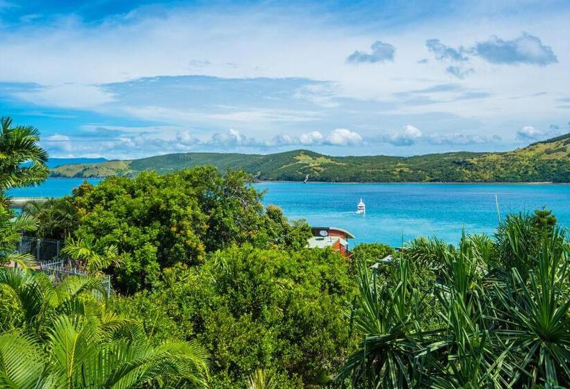 Heliconia 10 Newly Renovated Centrally Located House Hamilton Island