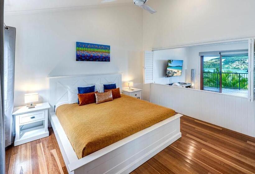 Heliconia 10 Newly Renovated Centrally Located House Hamilton Island