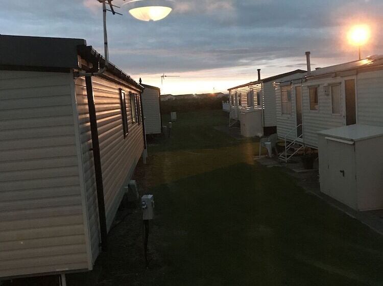 فندق Rebecca Caravan Camber