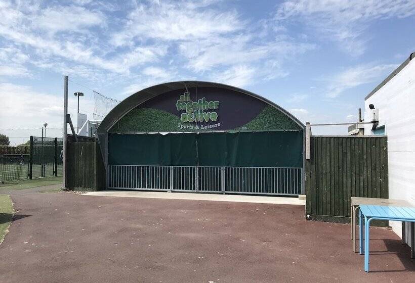 فندق Rebecca Caravan Camber