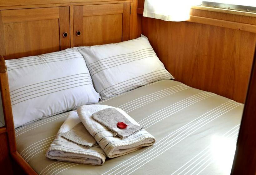 فندق Audierne Yachting  Yacht Time Out