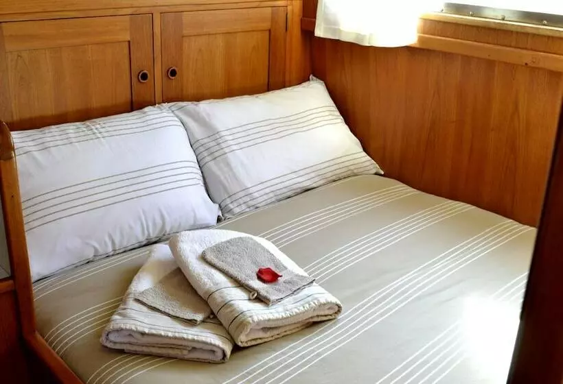 ホテル Audierne Yachting  Yacht Time Out