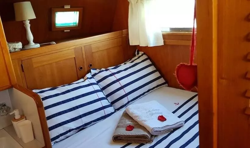ホテル Audierne Yachting  Yacht Time Out