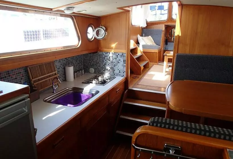 ホテル Audierne Yachting  Yacht Time Out