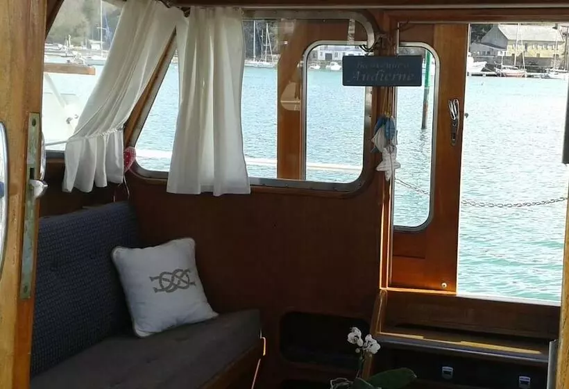 ホテル Audierne Yachting  Yacht Time Out