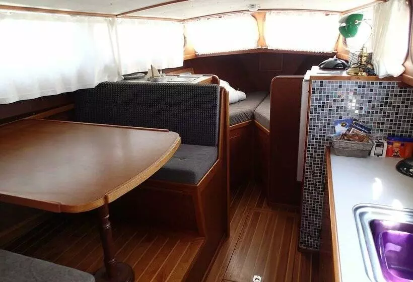 ホテル Audierne Yachting  Yacht Time Out