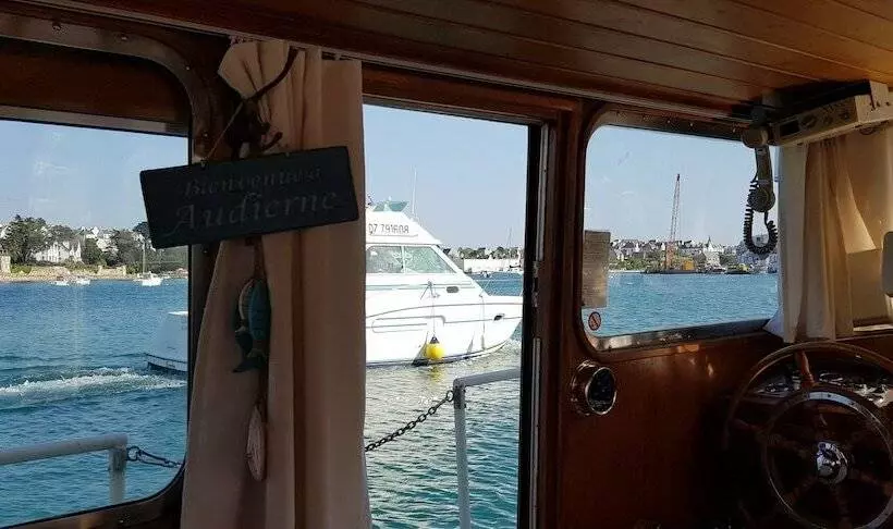 ホテル Audierne Yachting  Yacht Time Out