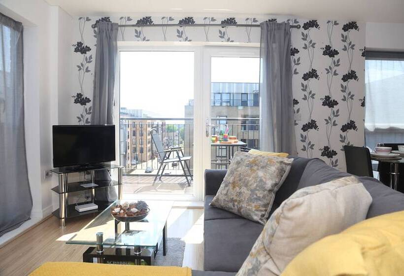 Luxury 2 Bed Apartment