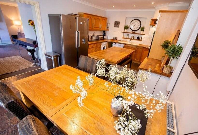 Croyde Beach Haven 5 Bedrooms