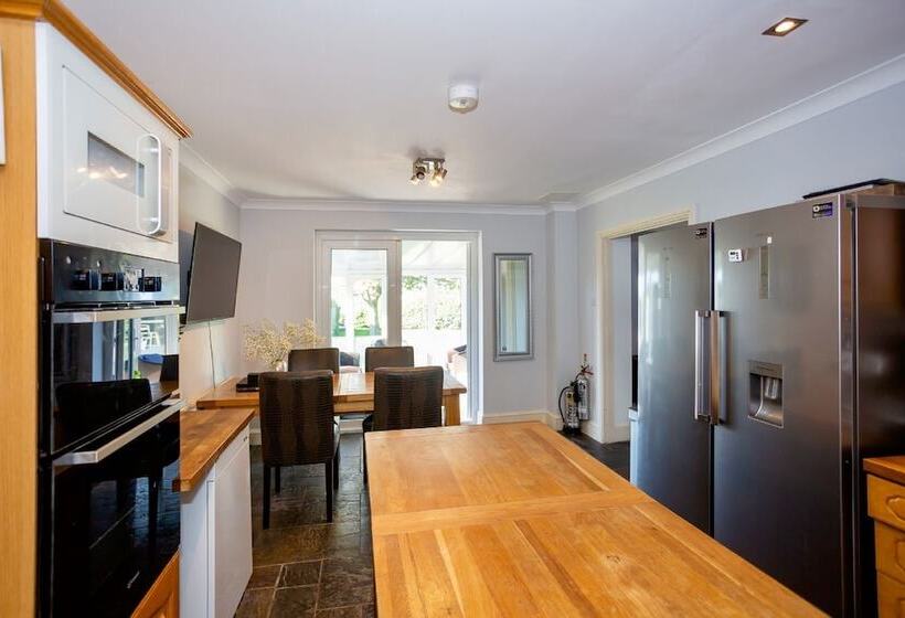 Croyde Beach Haven 5 Bedrooms