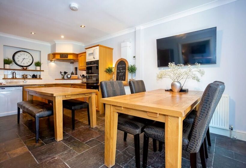 Croyde Beach Haven 5 Bedrooms