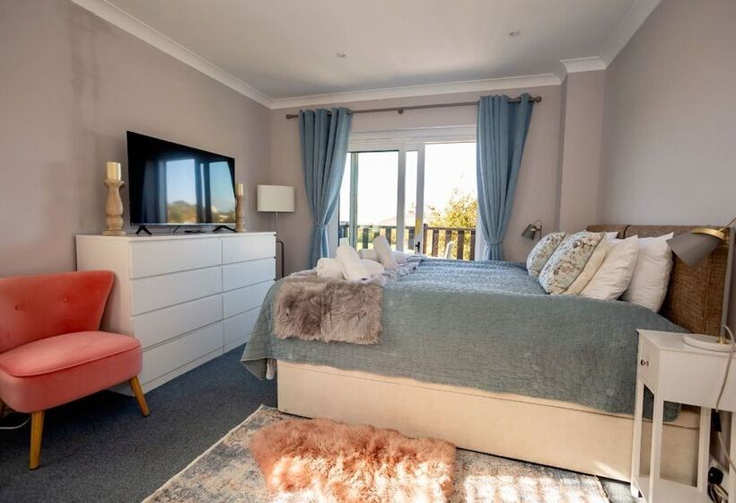 Croyde Beach Haven 5 Bedrooms