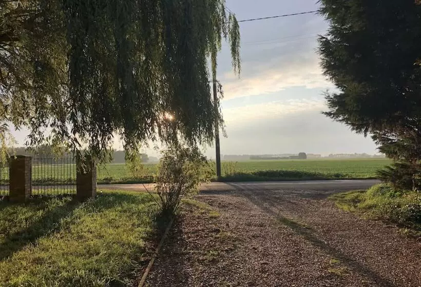 Hotelli Glamping With Llamas