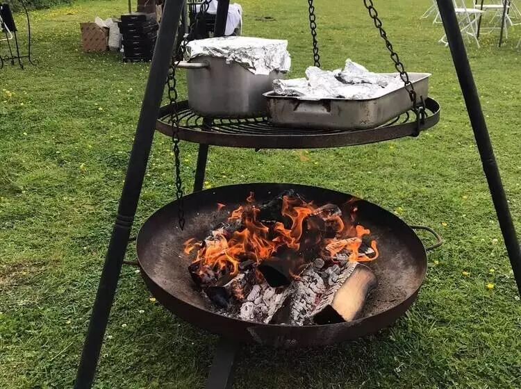 Hotelli Glamping With Llamas