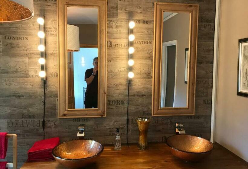 膳宿费 Inn Cardiff