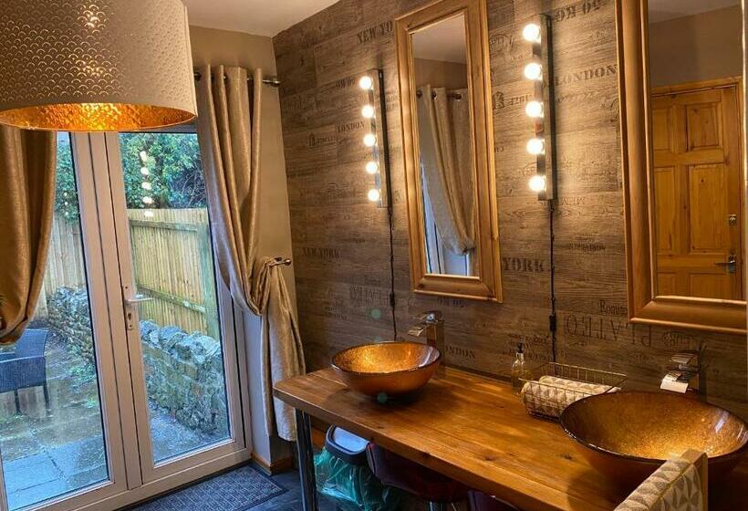 膳宿费 Inn Cardiff