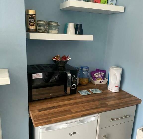 膳宿费 Inn Cardiff