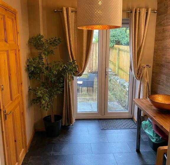 膳宿费 Inn Cardiff