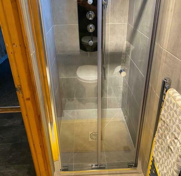 膳宿费 Inn Cardiff