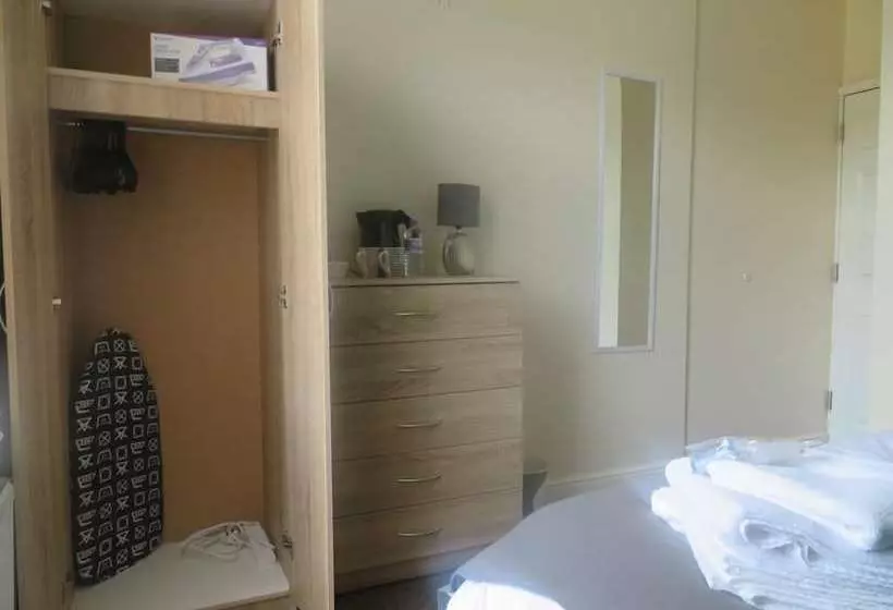 ペンション Townhouse @ Gresty Rd