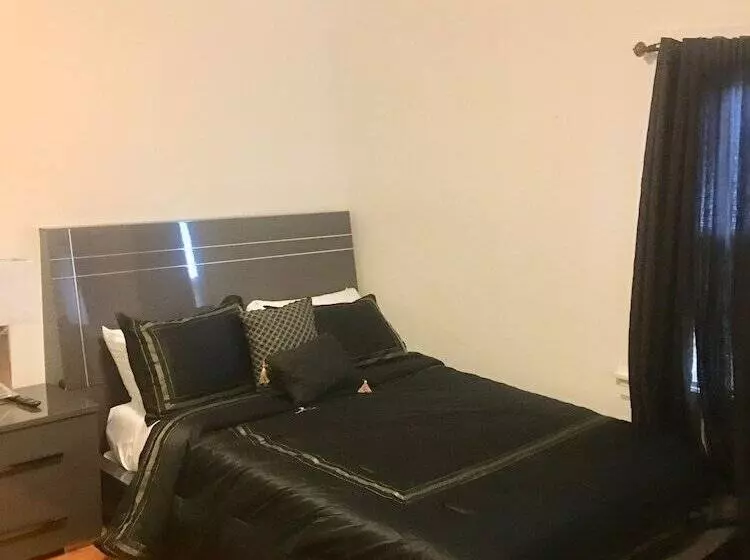 ペンション Upscaled Home In A Quiet Neighborhood