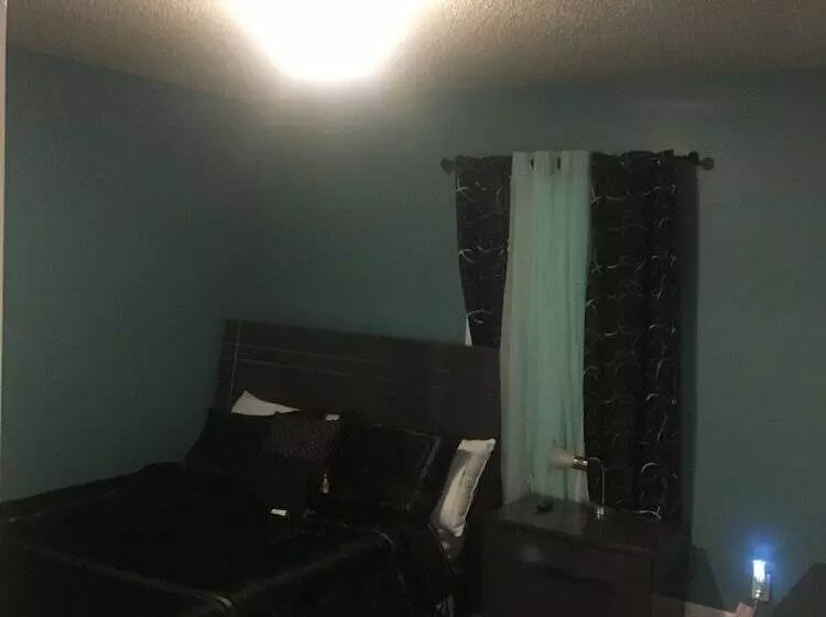 ペンション Upscaled Home In A Quiet Neighborhood