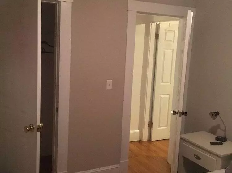 ペンション Upscaled Home In A Quiet Neighborhood