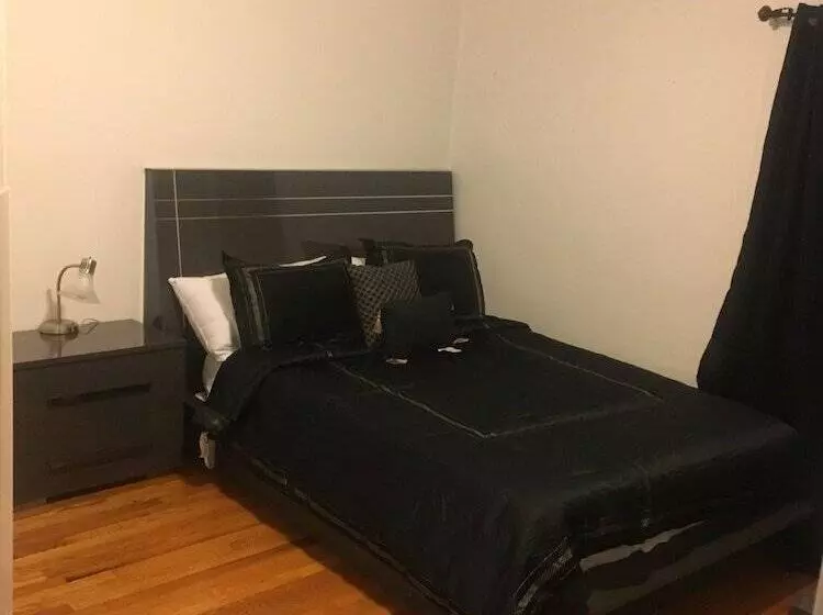 ペンション Upscaled Home In A Quiet Neighborhood