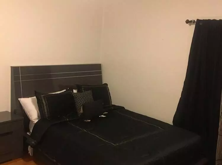 ペンション Upscaled Home In A Quiet Neighborhood