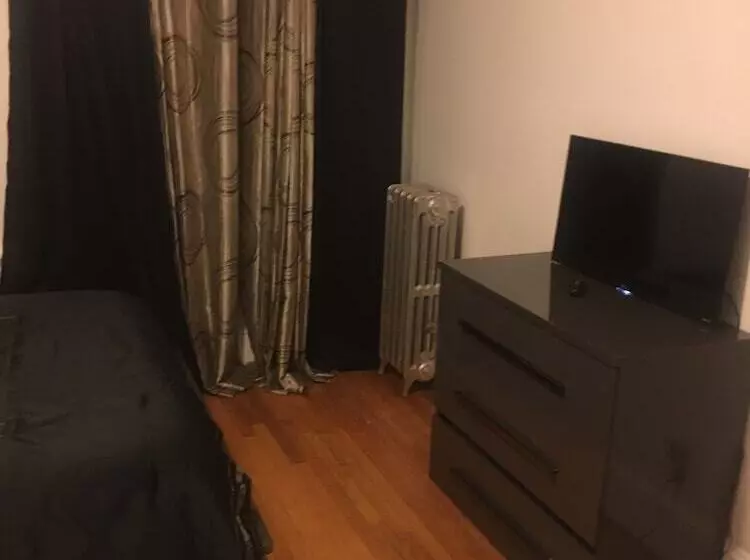 ペンション Upscaled Home In A Quiet Neighborhood