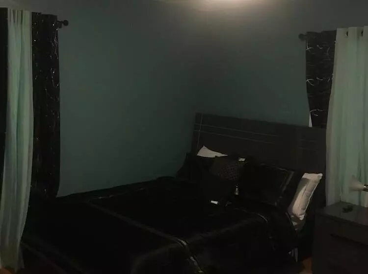 ペンション Upscaled Home In A Quiet Neighborhood