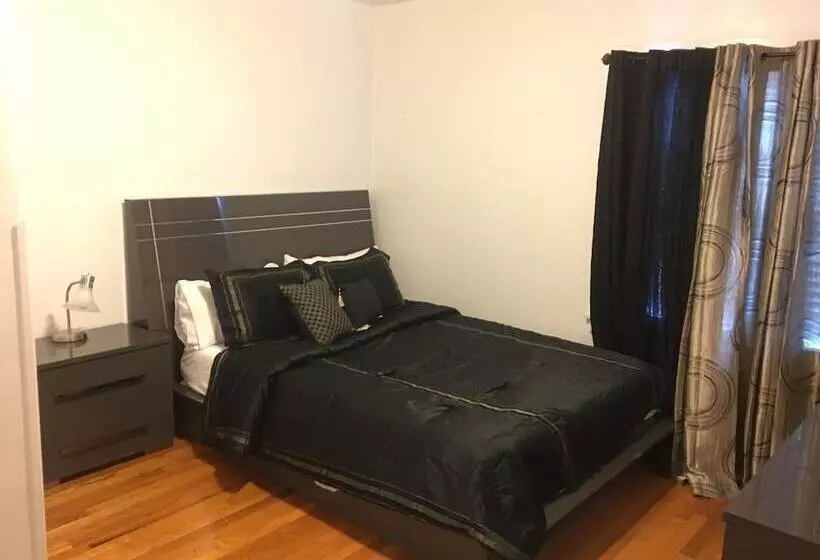 ペンション Upscaled Home In A Quiet Neighborhood