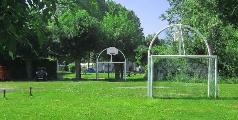 בית מלון כפרי Camping Val De Boutonne