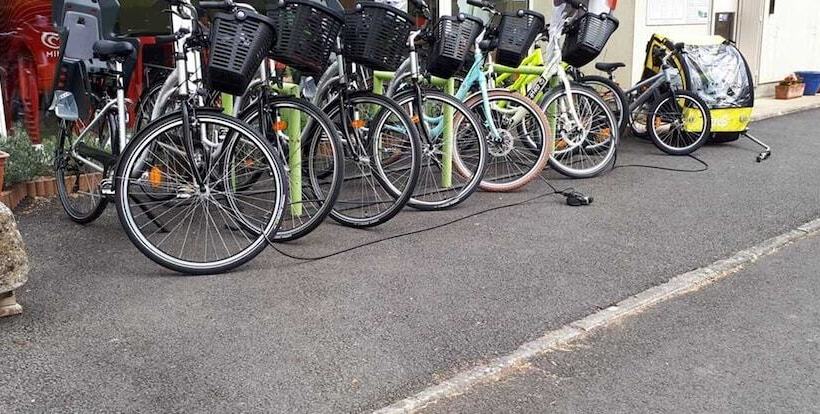 בית מלון כפרי Camping Val De Boutonne