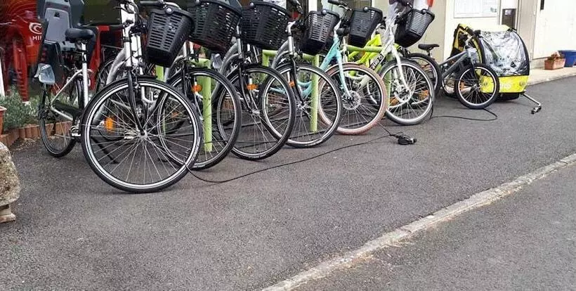 Hotelli Camping Val De Boutonne