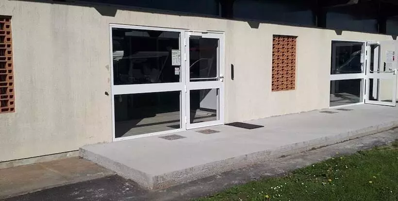 Hotelli Camping Val De Boutonne