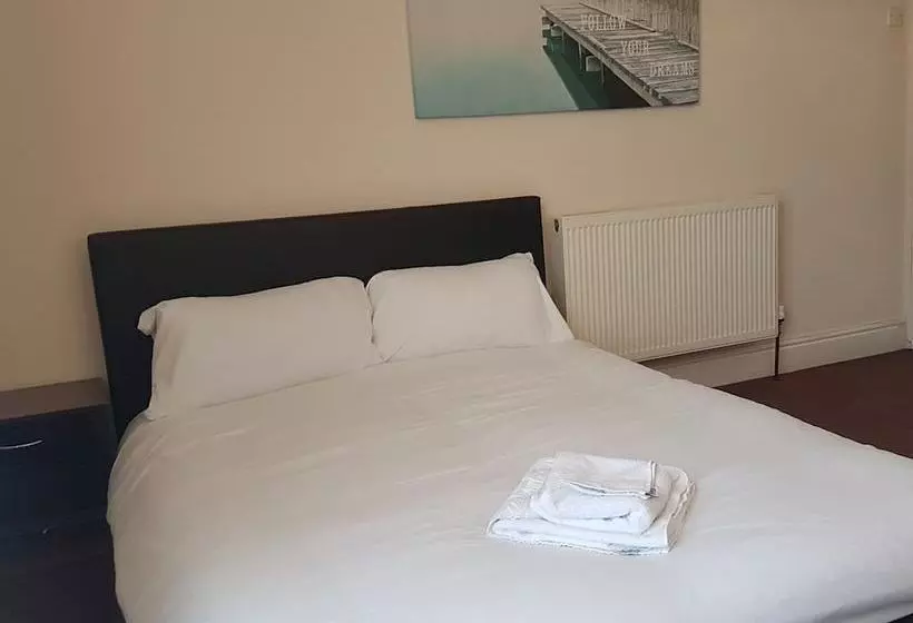Majatalo Bramshott Budget Rooms