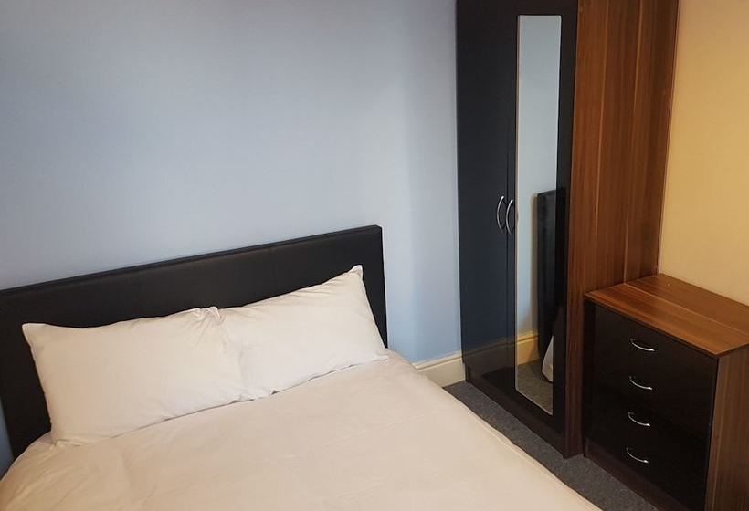 פנסיון Bramshott Budget Rooms