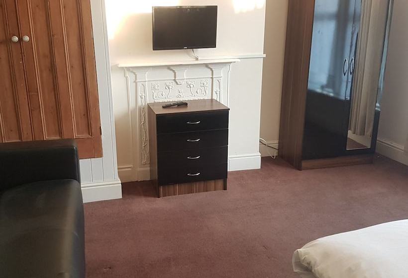 פנסיון Bramshott Budget Rooms