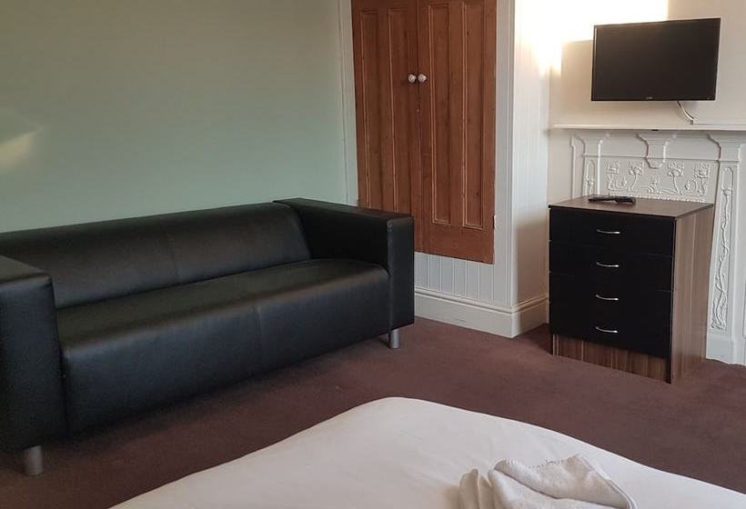 פנסיון Bramshott Budget Rooms