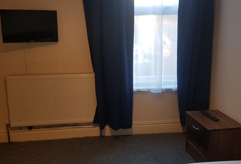 פנסיון Bramshott Budget Rooms