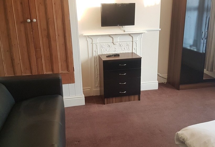 פנסיון Bramshott Budget Rooms